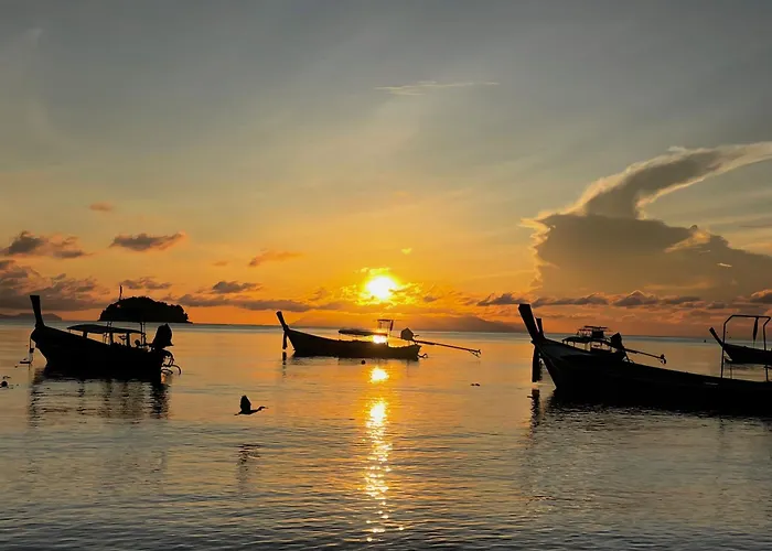 Sea To Moon Lipe
